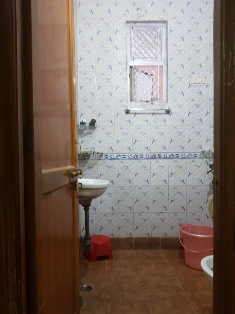 Clean and secure entrance area